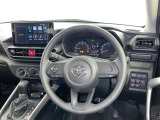 運転席まわりです。 各操作スイッチは使いやすい位置に配置されてます。