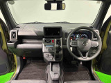 美しいデザインの運転席空に加えてUV&IRカット機能付きフロントガラスの面積や位置取りが良く、前方・右前・左前方向の視認性がいいですよ!