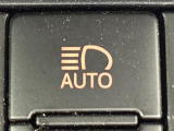 【オートマチックハイビーム】先行車や対向車などを検知して、ハイビームとロービームを自動的に切り替えてくれます!まわりのドライバーに眩しい思いをさせることなく、運転に集中しやすい視界を確保します。