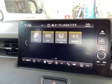 【バックカメラ】運転が苦手な方も車庫入れラクラク。ギアをリバースに入れれば自動的に切り換わりますので、面倒な操作は不要です。狭い駐車場も大切なお車を傷つけず安心です。