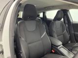 VOLVOのシートは人間工学に基づいた設計となっており、長時間の運転でも疲れにくいと定評があります。