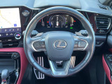 【純正革巻きステアリング】上質な革を使用することで、手にしっかり馴染みとても運転しやすいハンドルです♪