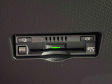 ETCカードを挿入することで高速道路を利用する際の支払いがキャッシュレスになったり、ETCスマートインターチェンジが利用できたり、とても便利なアイテムです!保証は修理保証のみとなります。