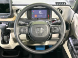 インテリアに合わせたデザインのステアリングは、運転される方のことも考え、運転しやすい形状、大きさです。是非一度、実際に触ってお確かめください。