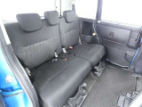 ゆとりある広々とした車内空間は、ドライブを始め買い物やレジャーなど、幅広く活躍します。一人でもみんなとでもお出かけを楽しみましょう!
