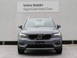 フロントグリルとフロントガラス中央にあるミリ波レーダーカメラで車両、人を検知する機能も搭載されています。