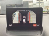 サイドカメラに切り替えると駐車時や狭い道路のすれ違いで、幅寄せ時のサイドの確認も安心です!