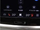 フロントシートには、シートヒーター&シートエアコンに加え、ステアリングホイール・ヒーターも装備。厳寒の地、北欧スウェーデン発祥のブランドならではのアイテムです。シートヒーターは後席にも装備しています