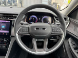 操作性の良いハンドルで運転中のストレスも軽減されます。