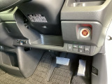 左側に高速で便利なETCがあり、横滑りを防ぐVSAなどのスイッチは、運転席の右側、手の届きやすい位置にあります。