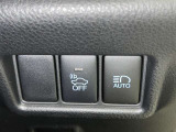 オートマチックハイビームとは、先行車や対向車のライトを認識し、ハイビームとロービームを自動で切り替える機能です。夜道の視界を確保します。詳細は販売店スタッフまでおたずねください。