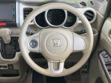 インテリアに合わせたデザインのステアリングは、運転される方のことも考え、運転しやすい形状、大きさです。是非一度、実際に触ってお確かめください。