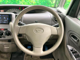 インテリアに合わせたデザインのステアリングは、運転される方のことも考え、運転しやすい形状、大きさです。是非一度、実際に触ってお確かめください。