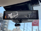 大好評「インテリジェントルームミラー」!車両後方のカメラ映像がミラーに映るので、乗員や荷物が多くても安心♪夜間や悪天候の日でもクリアな映像で視界良好です◎