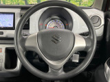 インテリアに合わせたデザインのステアリングは、運転される方のことも考え、運転しやすい形状、大きさです。是非一度、実際に触ってお確かめください。