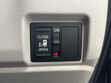 運転席の手元で助手席側スライドドアの開閉操作が可能です。