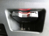 ETC車載器付きです。高速道路の料金所渋滞も解消!落ち着いてスムーズに通過できます。今や必需品の一つとなった装備ですね。