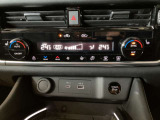 オートA/Cで快適な温度をしっかりキープ!エクストレイルは運転席・助手席・後席の3つとも違う温度で設定可能!