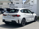 スタイリッシュなリアビュー。リアフォグランプを採用し、悪天候の走行時に後続のドライバーにし車両を示します。デザインだけではなく、安全面にも抜かりが無いBMWで駆け抜ける喜びを体感下さい。