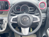 インテリアに合わせたデザインのステアリングは、運転される方のことも考え、運転しやすい形状、大きさです。是非一度、実際に触ってお確かめください。