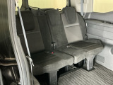 1列目から3列目まで広々大空間です。3列目シートは荷物が多い時や不要な時はアレンジして荷室として使用することが可能で便利に使えます