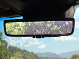 【デジタルインナーミラー】後席の大きな荷物や同乗者で後方が確認しづらい時でも安心!カメラが撮影した車両後方の映像をルームミラー内に表示。クリアな視界で状況の確認が可能です!