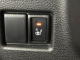 【シートヒーター】寒い日に重宝するシートヒーター!エアコンより早く温まってくれるので寒がりの人も安心ですね♪エアコンの温風は乾燥するから苦手、という方にもをおすすめです。