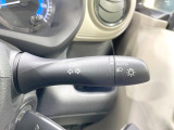 【オートライト】周りの明るさに応じて自動でヘッドライトの点灯・消灯ができる機能です!ライトの付け忘れ・消し忘れなどが無くなり、雨の日や夕方の走行も安心!トンネル通過時も便利ですね♪