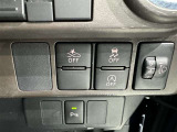 アイドリングストップ機能がついているので、停車時にエンジンを止めて燃料消費を抑えます。環境にもお財布に優しいですね♪