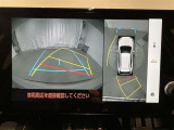 【パノラミックビューモニター】専用のカメラにより、上から見下ろしたような視点で360度車の周囲を確認することができます。