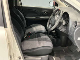 運転席まわりです。運転席からの視界が左右に広く隅々まではっきりと見渡せます!クルマの前端も把握しやすく安心して運転できます!