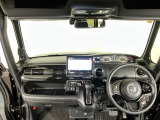 【前方視界】開放的な前方視界!運転がしやすく疲れにくいです♪窓が大きく、見通しがとっても良いおクルマですよ♪