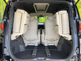 普段のお買い物や通勤、送迎等に十分な荷室スペースを確保しております。セカンドシートを倒すと、大きな荷物の積載も可能です♪