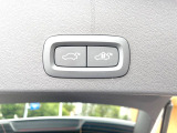 【パワーバックドア】スマートキーや運転席のボタンを押すだけでリアゲートが自動で開閉します!荷物を持っている時や、高い位置にあるバックドアを閉める際に便利な機能です。