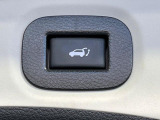 【パワーバックドア】スマートキーや運転席のボタンを押すだけでリアゲートが自動で開閉します!荷物を持っている時や、高い位置にあるバックドアを閉める際に便利な機能です♪