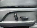 運転席にはパワーシートを装備しております。