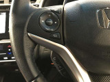 【ステアリングスイッチ】運転中に視線を前に向けたまま画面の操作できます。