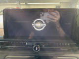 【メーカー純正ナビ】インテリアに溶け込むスタイリッシュな「専用設計」メーカーナビを装備♪視認性や操作性など基本性能にも優れ、より上質なカーライフをお楽しみいただけます。