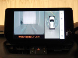 フロントビューで見通しが悪いT字路などの道でも見通し良く映し出してくれるので安心♪※あくまでも補助的な装置なので目視確認もお忘れなく!