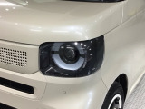 LEDヘッドライトは、点灯の瞬間から最大光量を発揮し、突然暗くなるトンネルなどでの安定感を高めます。