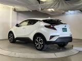 リヤ、後ろから見るとまた車の印象が変わってきますね☆☆