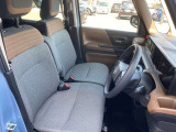 シートポジションも高く、運転しやすいです。シートリフター付きです。