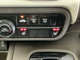 運転席/助手席シートヒーターで寒い日もすぐに温かくなり快適に過ごせます。2段階の温度調整が可能です