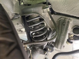 お車を安心してお乗りいただく為には、足回りの定期点検が欠かせません。サービスサポート(有償保証)では無料点検もご提供しており、安心のカーライフをお過ごしいただけるサポート体制が整っています。