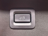 【パワーバックドア】スマートキーや運転席のボタンを押すだけでリアゲートが自動で開閉します!荷物を持っている時や、高い位置にあるバックドアを閉める際に便利な機能です♪