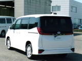 明るく広々、落ち着いた店内では、中古車のご検討・ご購入のほか、携帯電話(au)の購入等、様々なご相談に幅広く応えていきます♪