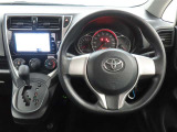 スタイリッシュなインパネ周りです!運転の際、常に目にする部分は、シックにまとめた飽きの来ないデザインが人気です!