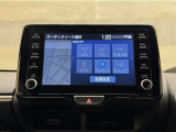 ディスプレイオーディオを装備。スマホと車をつなぐことで、これまでのナビに加えていろんなサービスが楽しめます。
