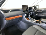 前方の見通しが良いすっきりした視界、誰でも扱いやすく運転できます。疲れにくく安心ドライブを更に快適なものにします!