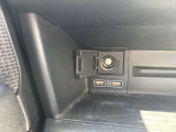 いつでも車内で充電ができるので、長時間ドライブでも快適にお過ごしいただけます。